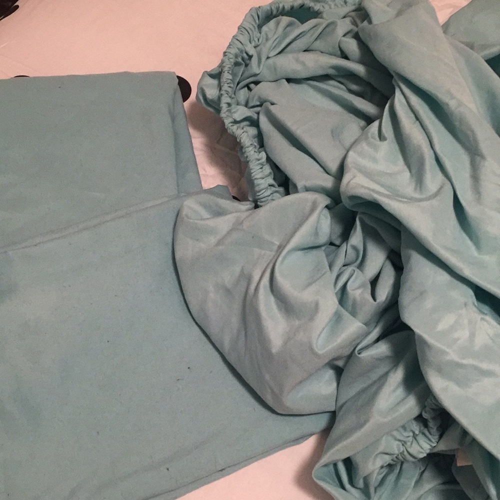 Seafoam green queen fitted sheet & pillow case set
